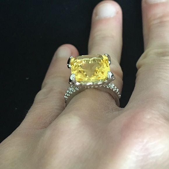 Yellow Rhinestone Cocktail Fashion Ring Size 6 - Picture 5 of 8